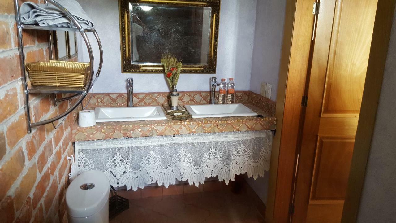 La Casona Azul Bed N Breakfast Santa Rosa de Jauregui Exteriör bild